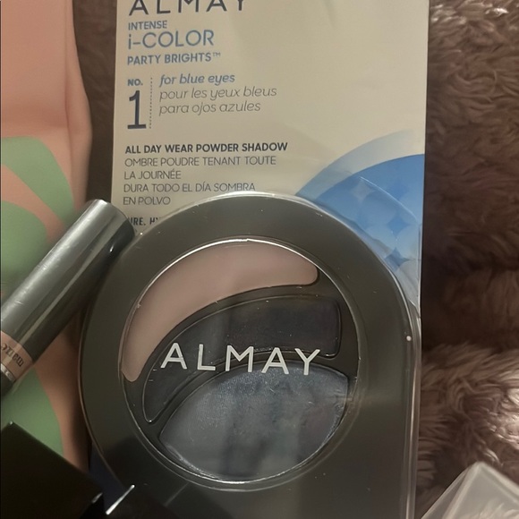 Makeup 10 piece Bundle - Picture 6 of 8